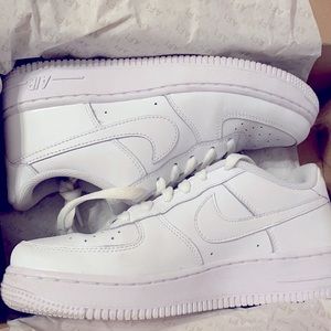 NIKE AIR FORCE 1